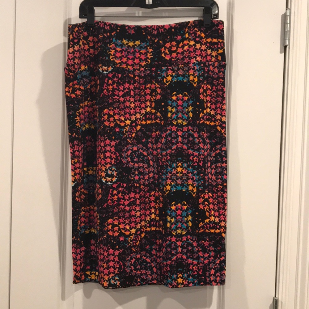 XL LuLaRoe Cassie Skirt with fun star pattern